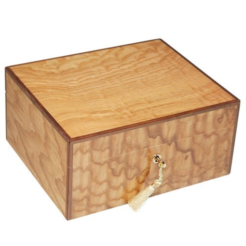 Ashton Savoy Executive Humidor – 25 Cigar Capacity 25 Cigar Capacity Olive Ash Burl